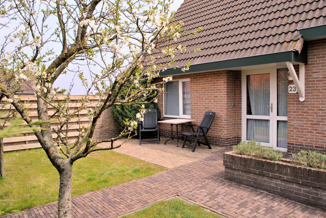 Fewo Oosteind Ihre eigene Terrasse.